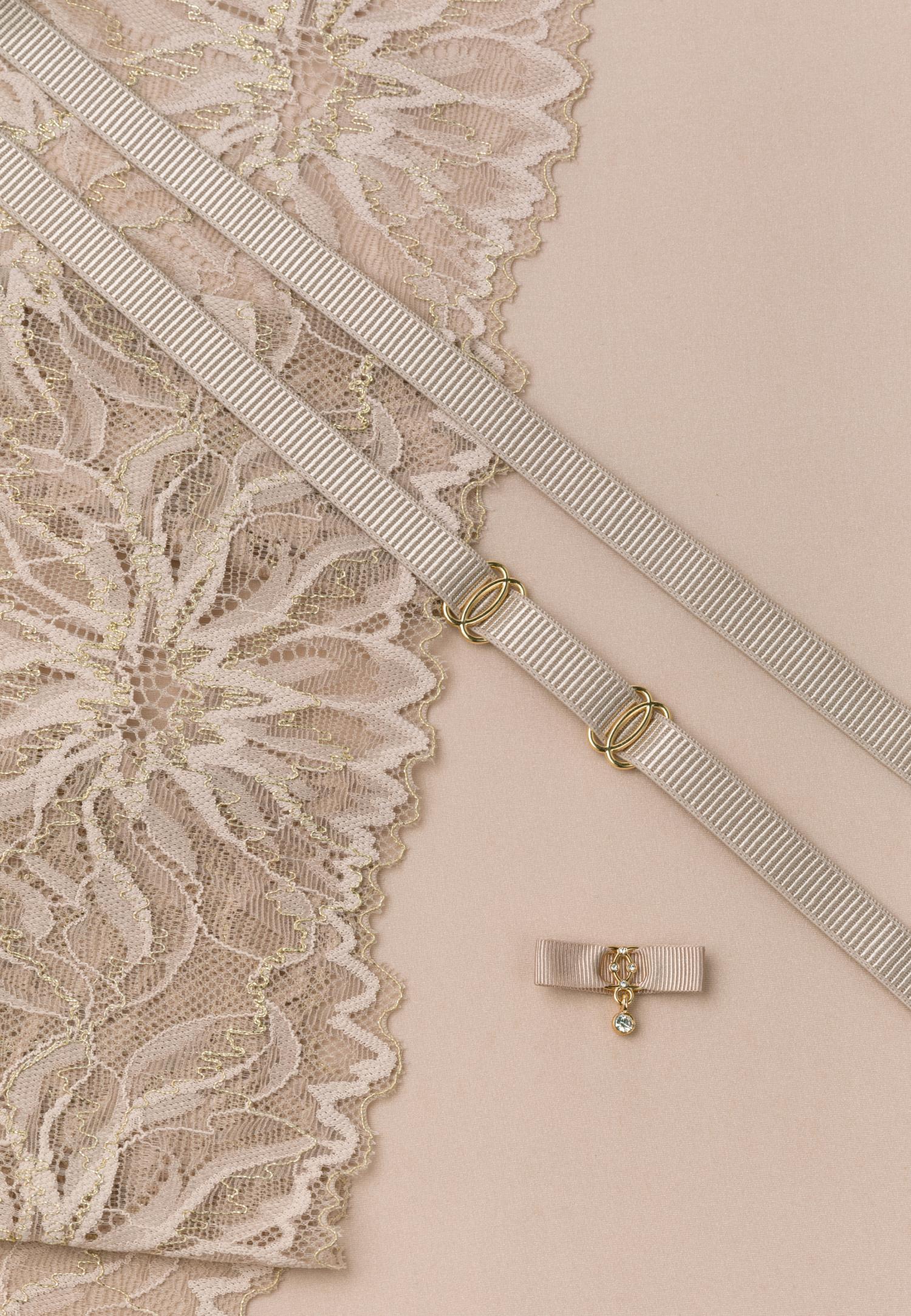 Бюстгальтер з формованою чашкою без пуш-ап