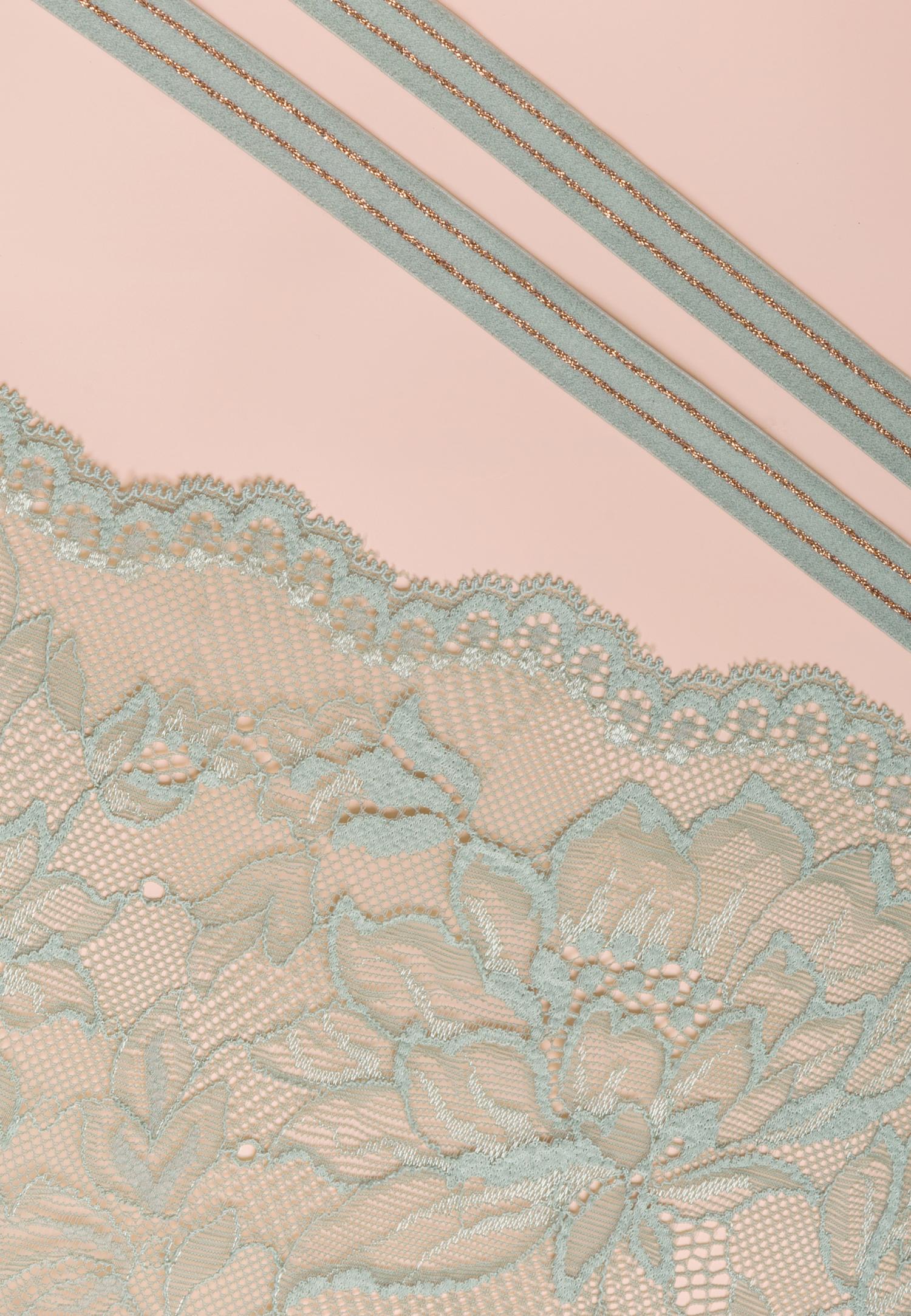 Бюстгальтер балконет