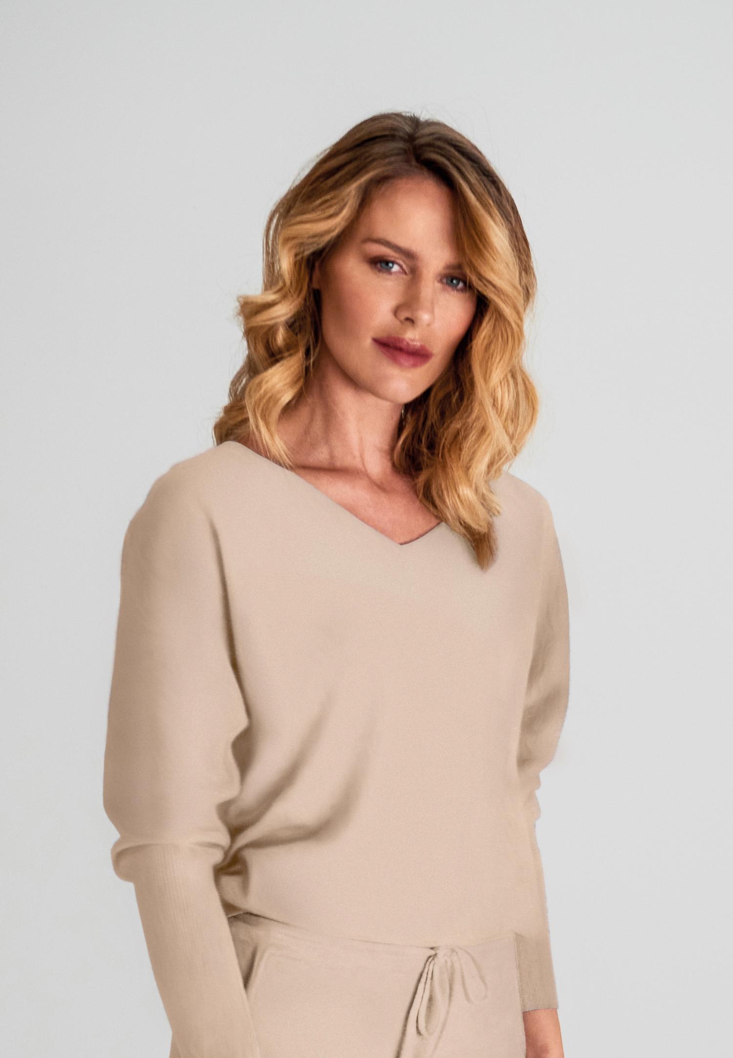 W22-00CH0616 V-neck sweater  Marc & André