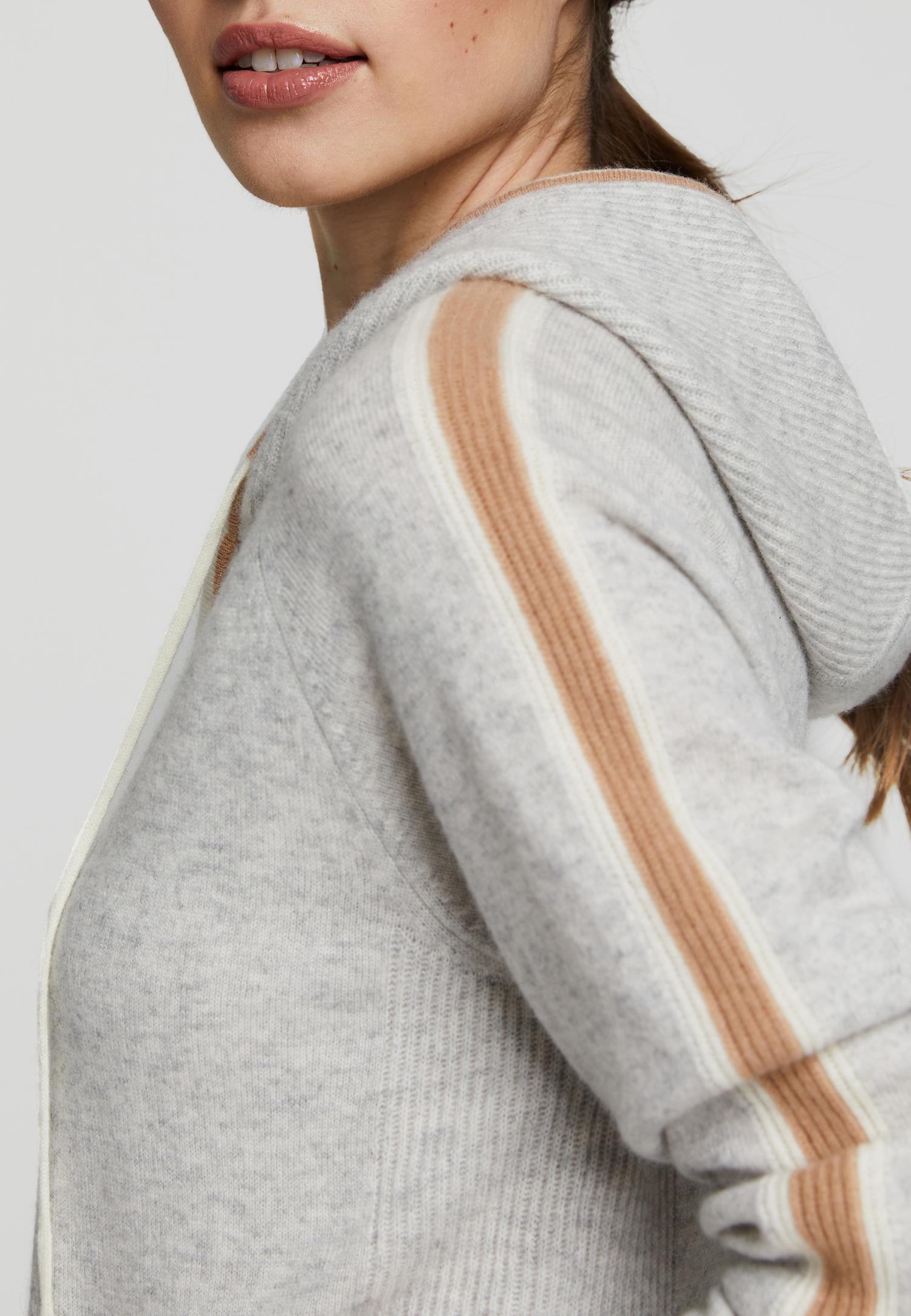 Джемпер на молнии с капюшоном W23-00CH0114 Marc & André