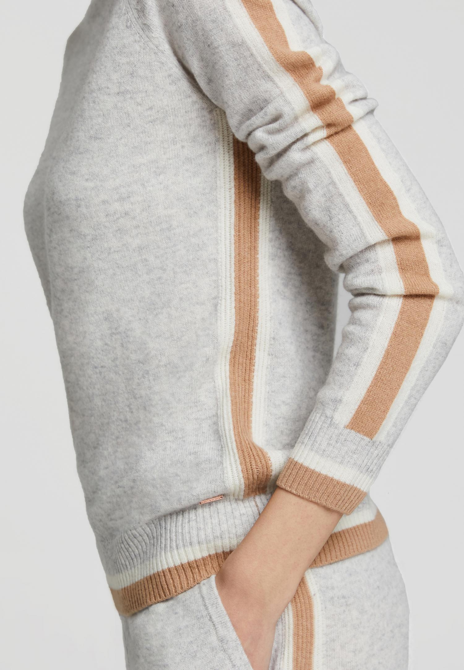 W23-00CH0118 Turtleneck sweater  Marc & André