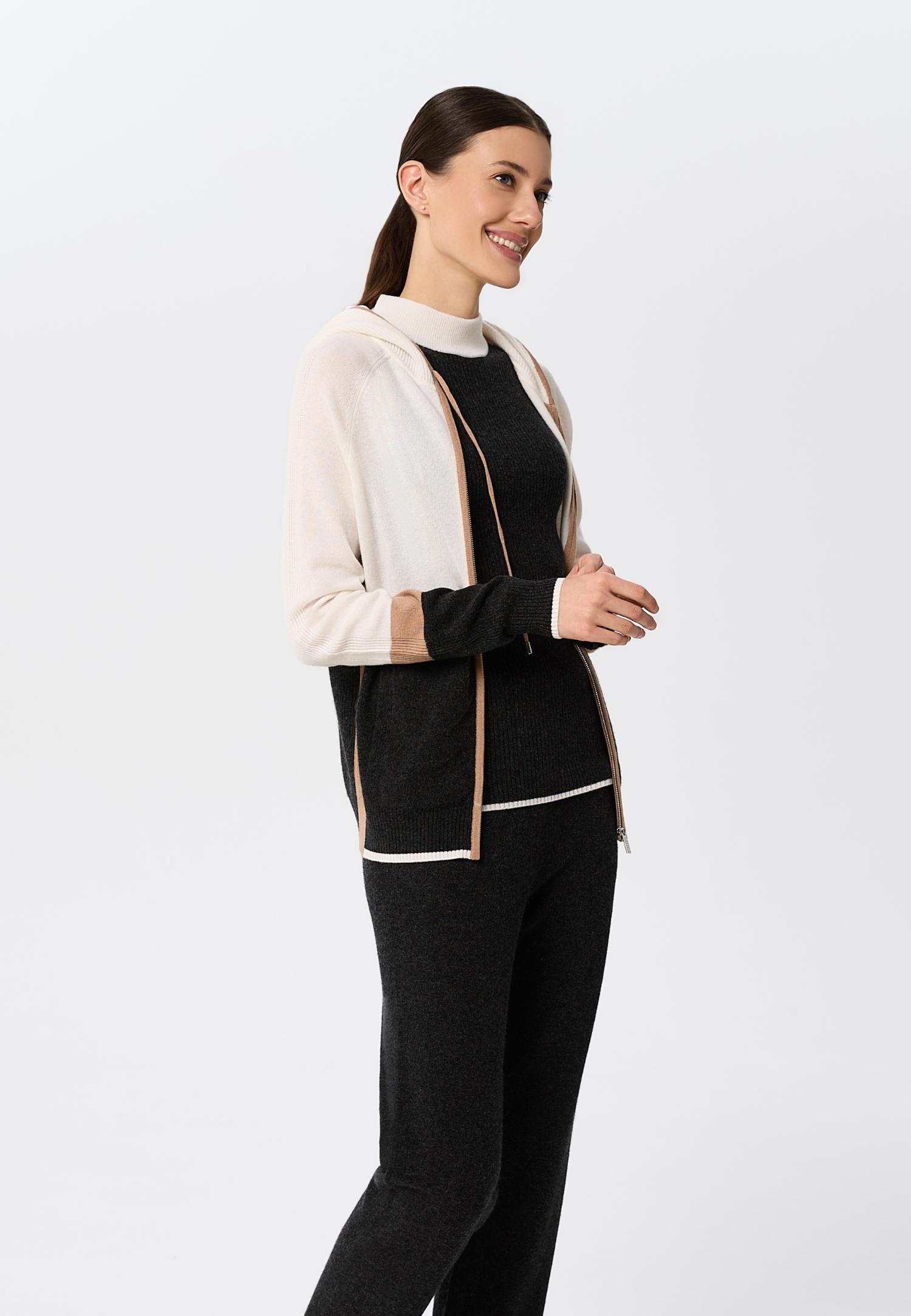 Джемпер з капюшоном з кашеміру