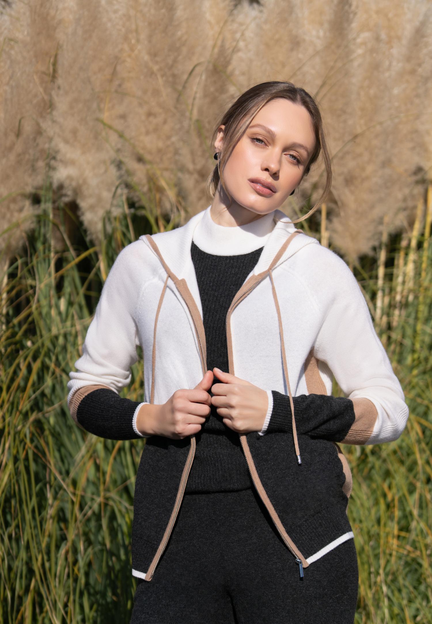 Джемпер з капюшоном з кашеміру