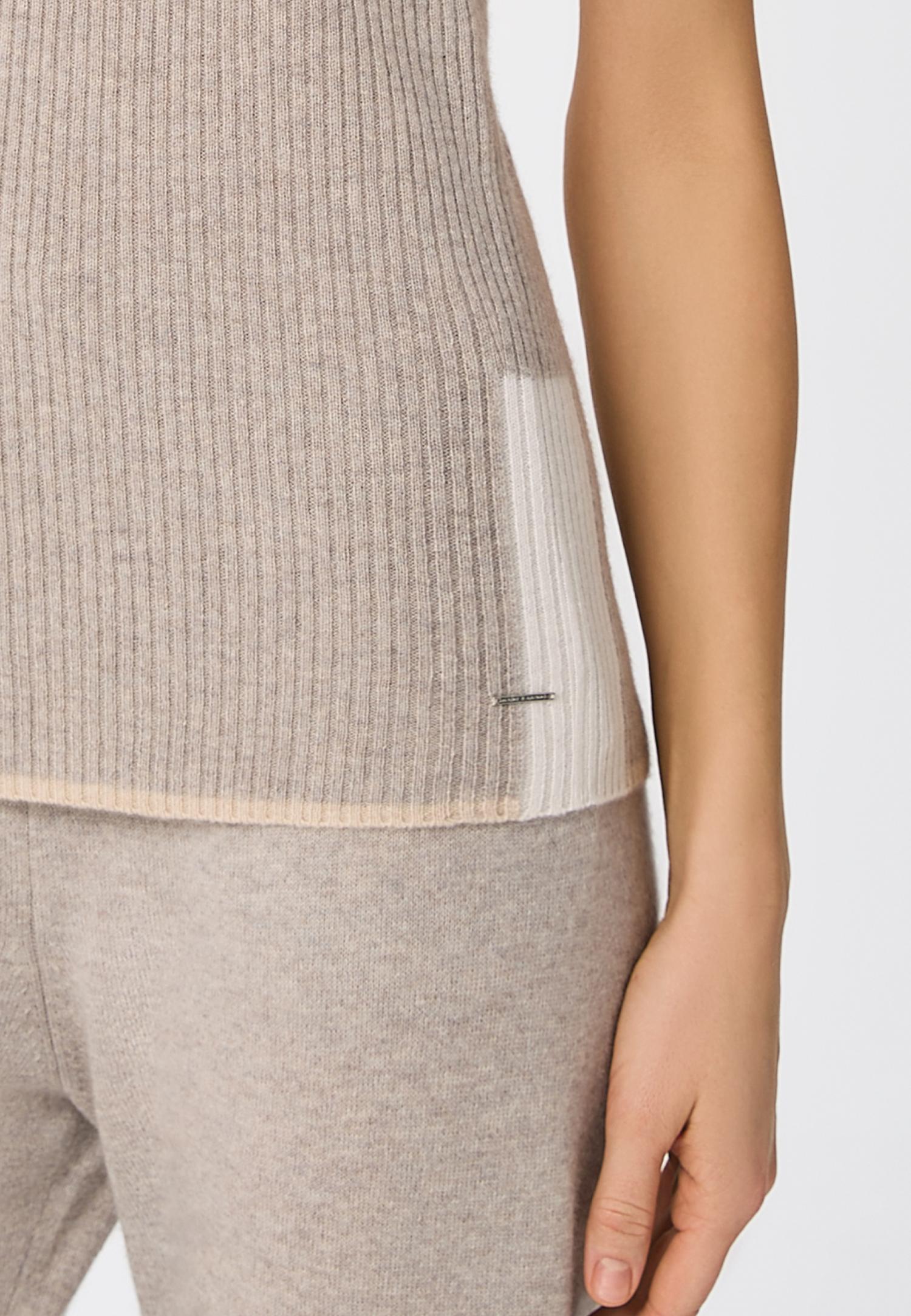 Водолазка без рукавів із кашеміру