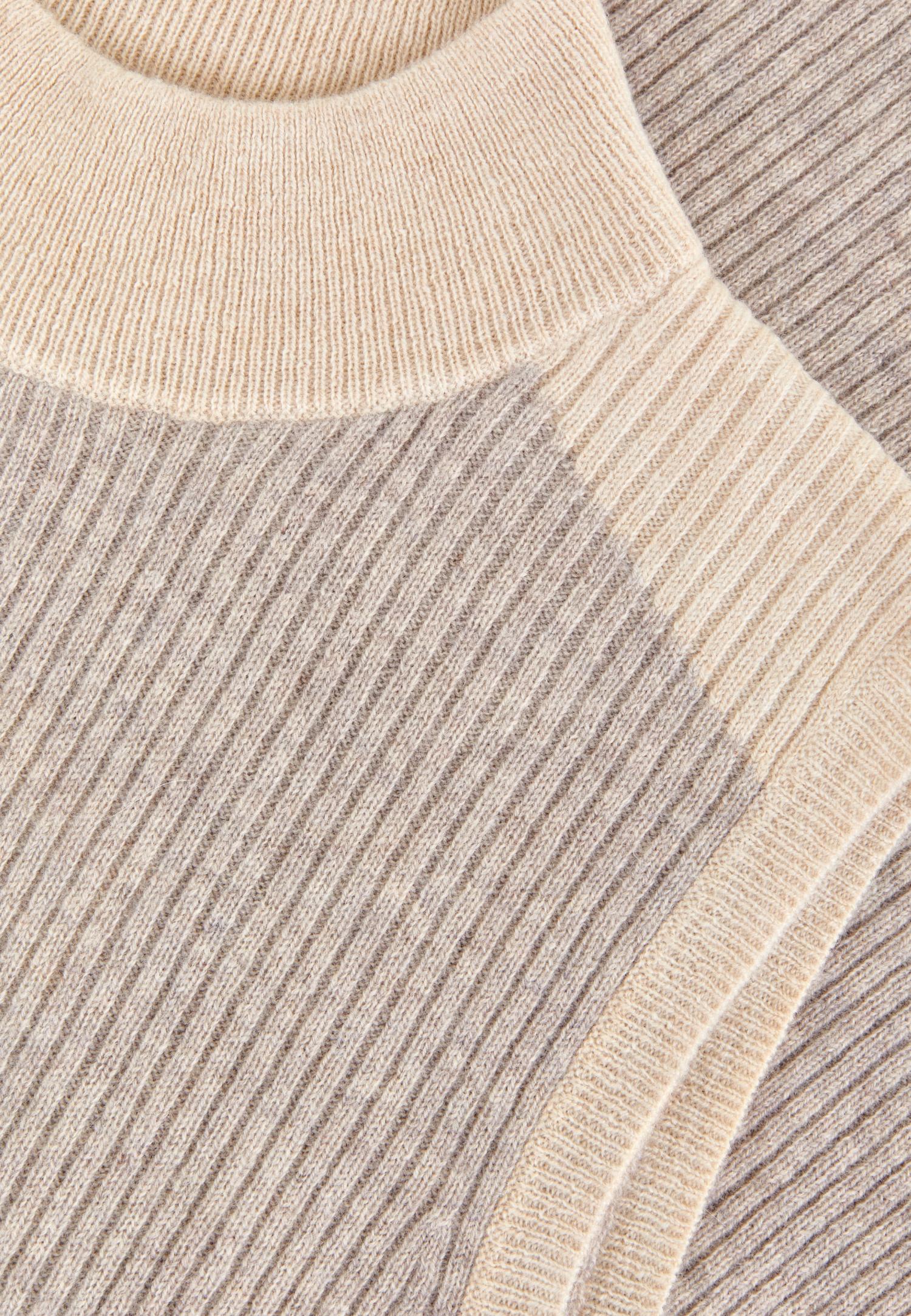 Водолазка без рукавів із кашеміру