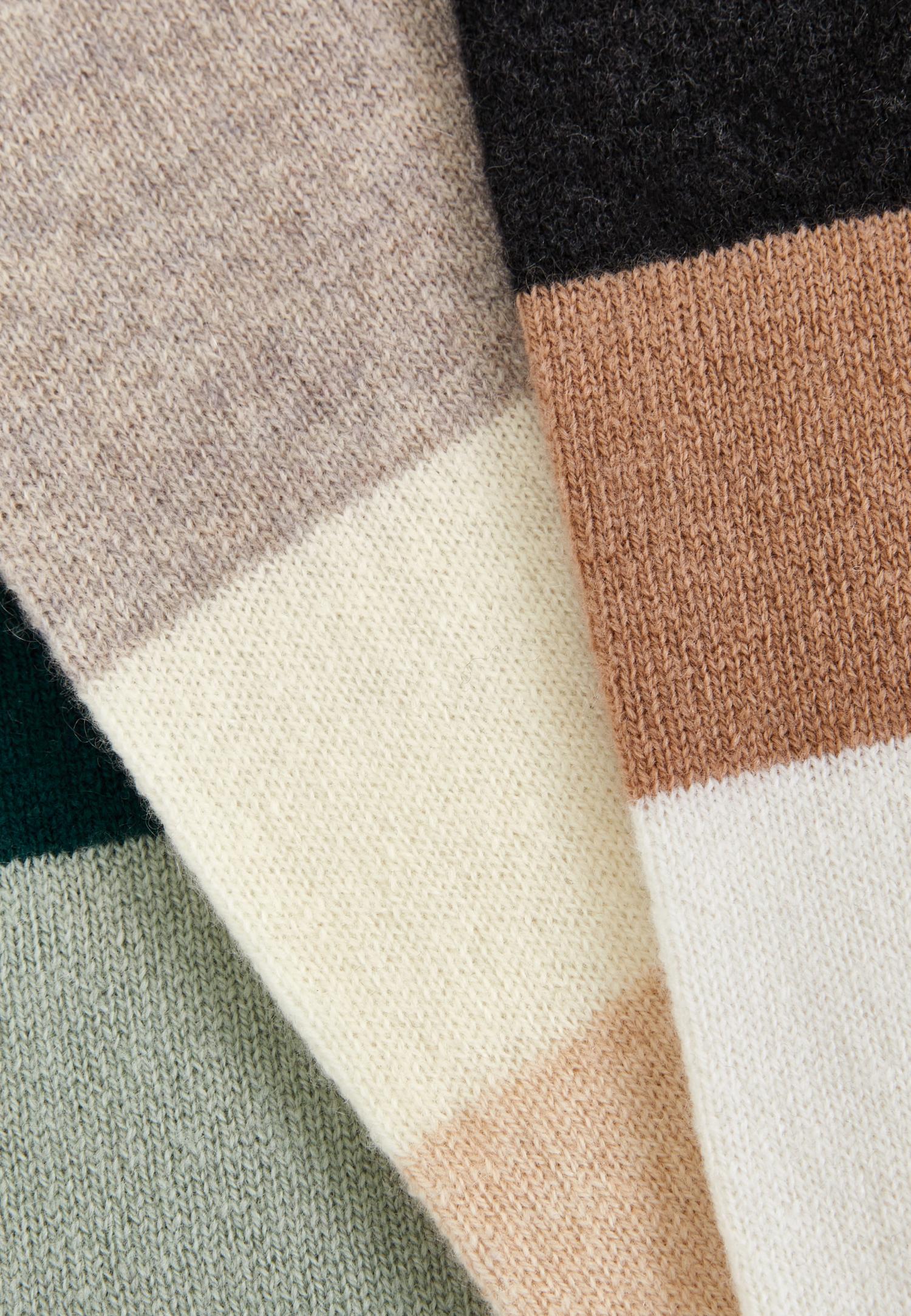 Светр в рубчик із кашеміру