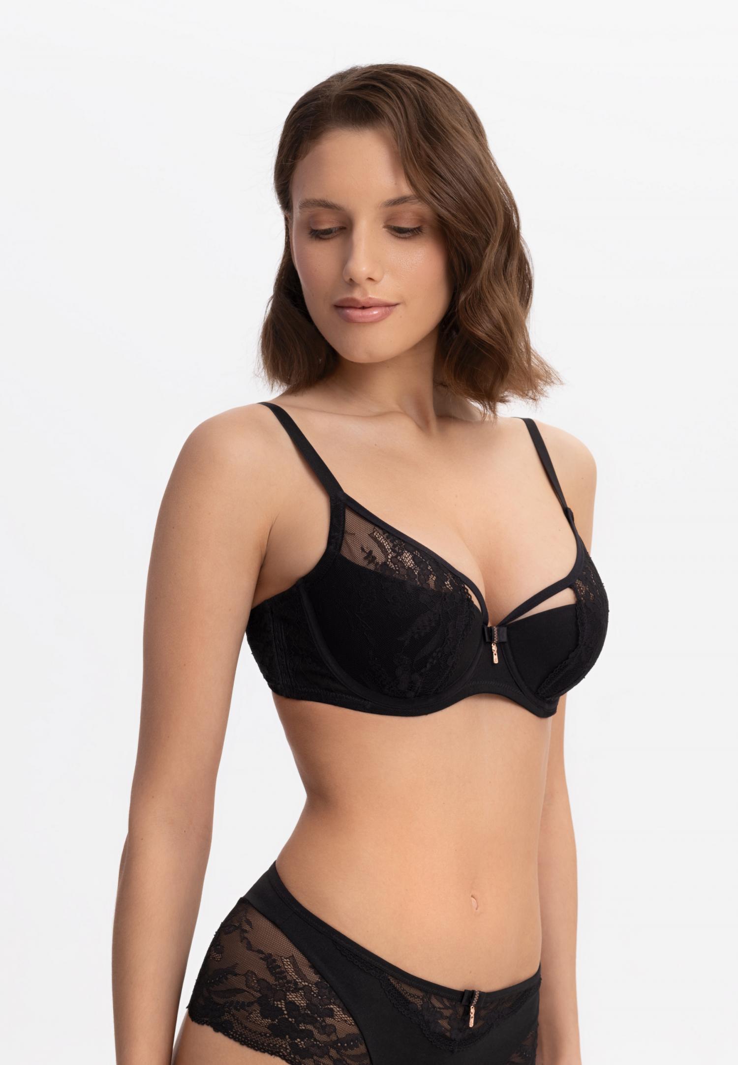 Бюстгальтер з формованою чашкою без пуш-ап