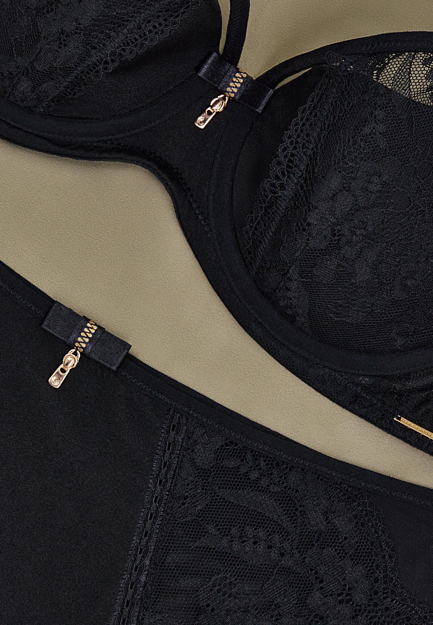 Бюстгальтер з формованою чашкою без пуш-ап