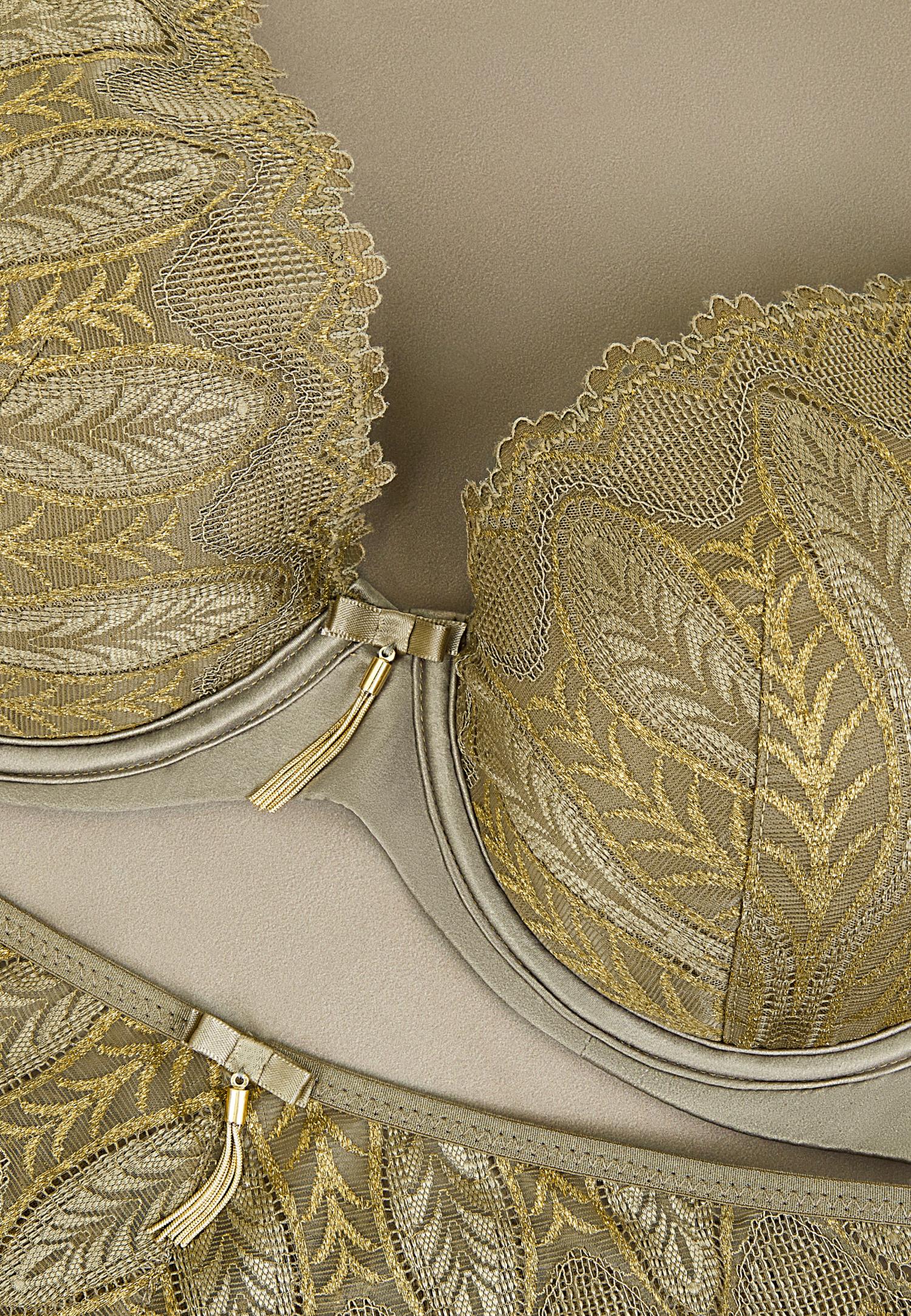 Бюстгальтер з формованою чашкою без пуш-ап