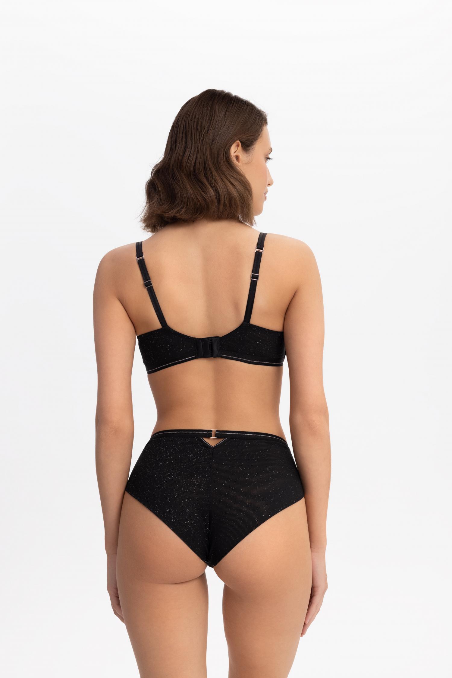 Бюстгальтер з трикутною чашкою